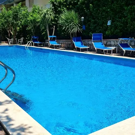 Feriehus Maison Chrilo, *